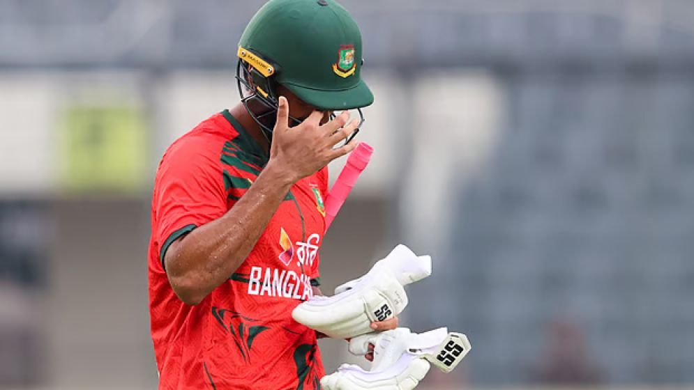 ১০২ রানে অলআউট বাংলাদেশ